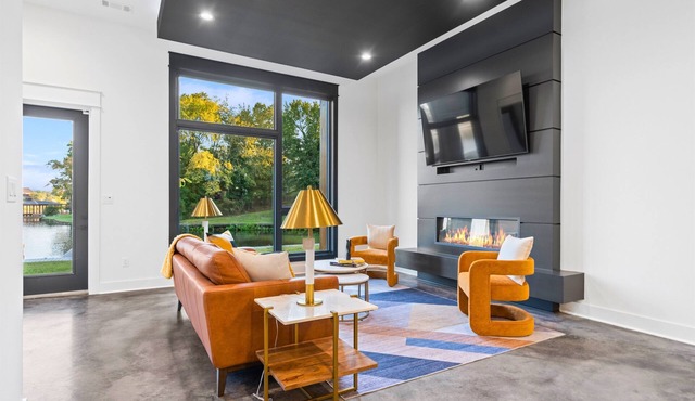 Modern Retreat with Rooftop and Lake Access