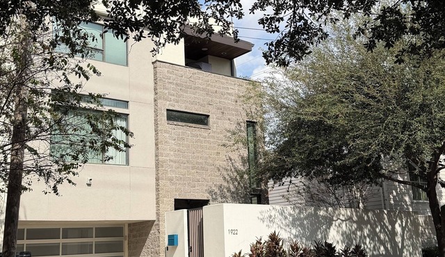 Modern River Oaks Luxury Home w/Pool, Gym & Designer Interiors – Near NRG
