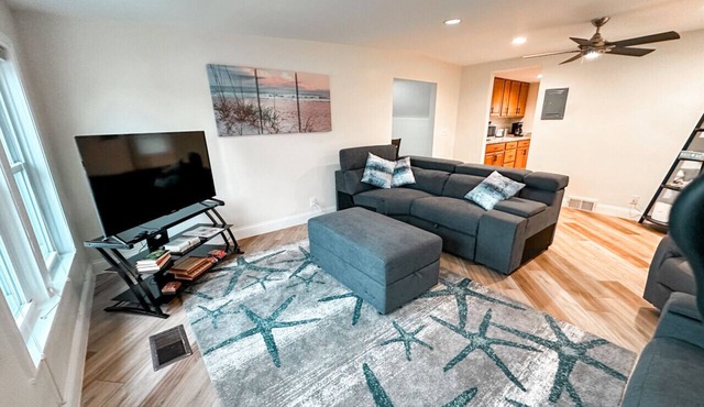 Modern Riverbend Suites - 3BR