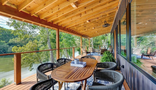 Modern, Riverfront Family House w/Balcony & Grill