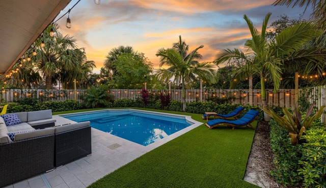 Modern Romantic Tropical Poolside Retreat!