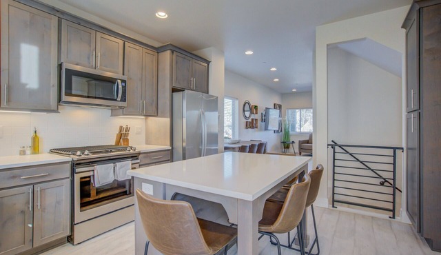 Modern Rooftop Patio New-build Townhome in COS
