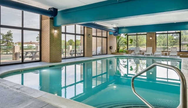 Modern Room near Bluegrass Indoor Karting | Free Parking & Breakfast!