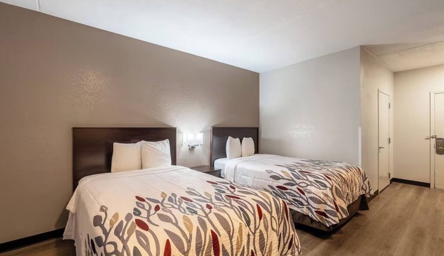 Modern Room Perfect for Road Trippers Near I-10 – Convenient & Affordable