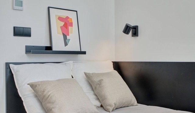 Modern Room with High-Speed Wi-Fi in Pamplona