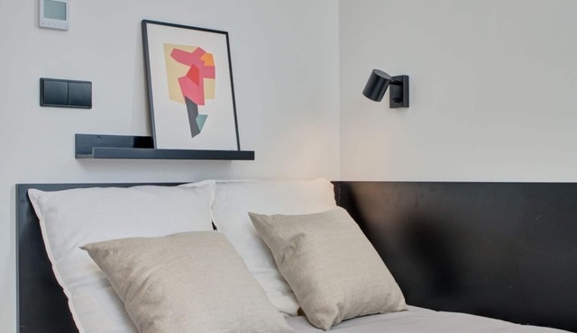Modern Room with High-Speed Wi-Fi in Pamplona