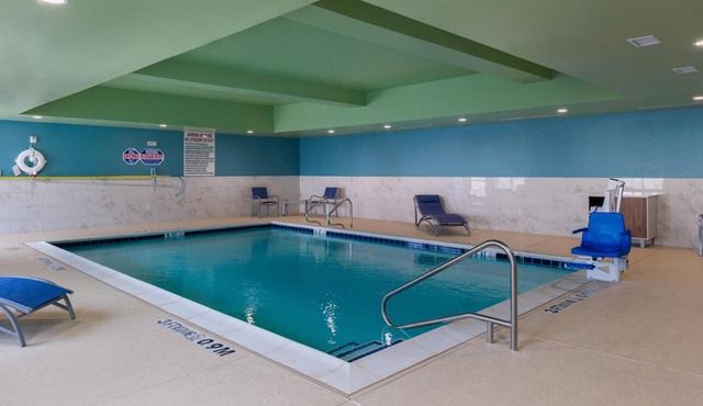 Modern Room with Indoor Pool and Free Breakfast Near Popular Entertainment