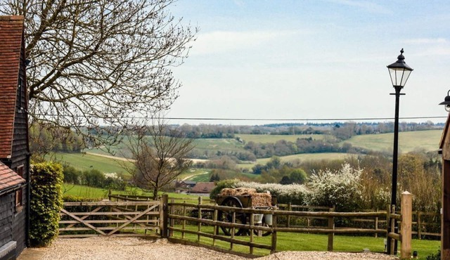 Modern Rustic 2 Bed Converted Stable - High up the Kent Downs