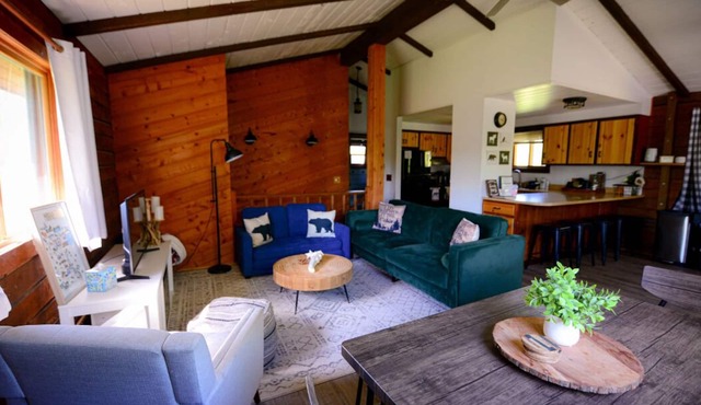 Modern Rustic Cabin.Hottub.Sleeps9.nearStCroixStPk