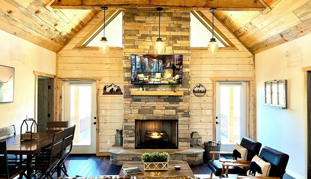 Modern Rustic Farmhouse Cabin – Newer Build, Family-Friendly!