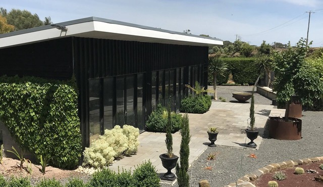 Modern rustic house in garden setting-5mins from Warrnambool.