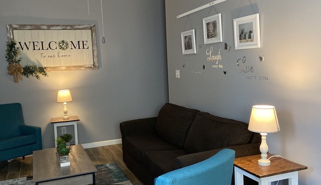 Modern rustic minutes from arena and speedway