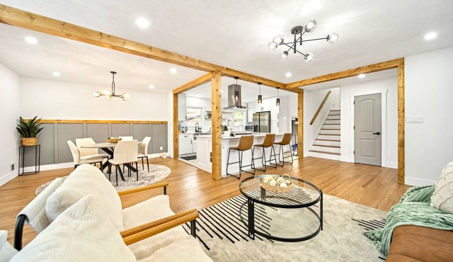 Modern Rustic Retreat - Cozy 4-Bedroom ATL