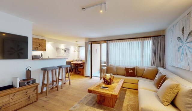 Modern rustic-style 3½-room flat on the first floor, lift.