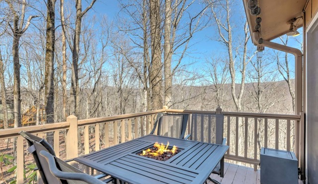 Modern rustic vibes & mountain views! - Cozy Days Hideaway