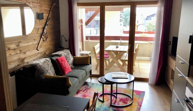 Modern studio centrally located in Auron with Mountain View's.