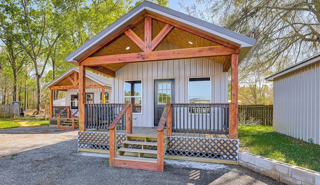 Modern Sabine River Cabin, 3 Mi to Boat Launch!