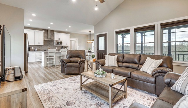 Modern Sadieville Home w/Yard & Gas Grill!