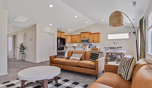 Modern Sage Farmhouse Private 3 bedroom home