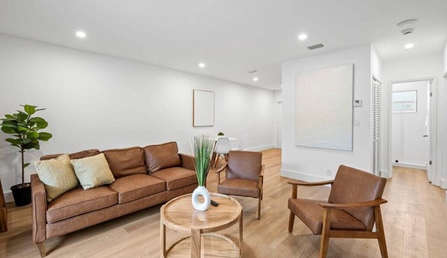 Modern Sailboat Bend Condo – Spacious 2BR/2BA