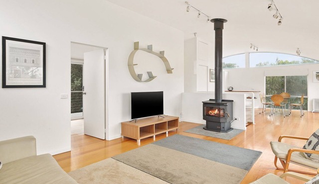 Modern Sanctuary by the Silverleaves Beach