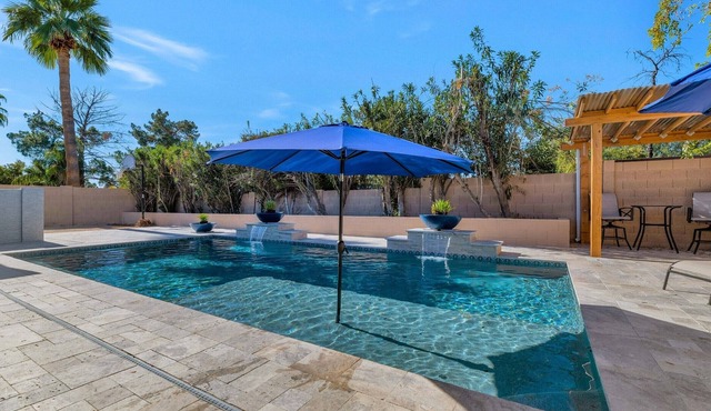 Modern Scottsdale Home, 4 bedrooms! FREE Pool heat, Nearby GOLF @ TPC & Kierland