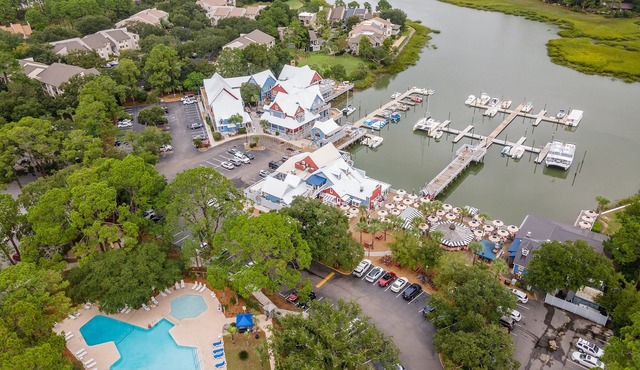 Modern Sea Pines studio, beautiful water sunset views, across from beach