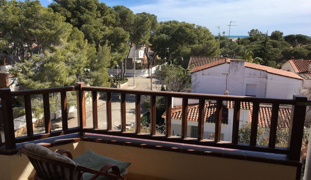 Modern sea view apartment, 2 steps from the beach, near Barcelona