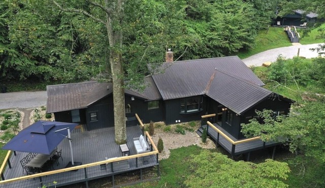 MODERN, SECLUDED 15 ACRE HOCKING HILLS RETREAT WITH BONUS CABIN!