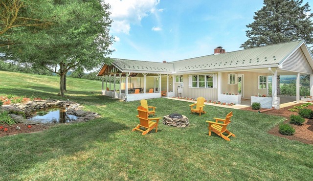 Modern, secluded home on an apple orchard with mountain views near Gettysburg