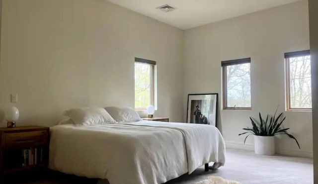 Modern Secluded Home w/fire place on 20 acres