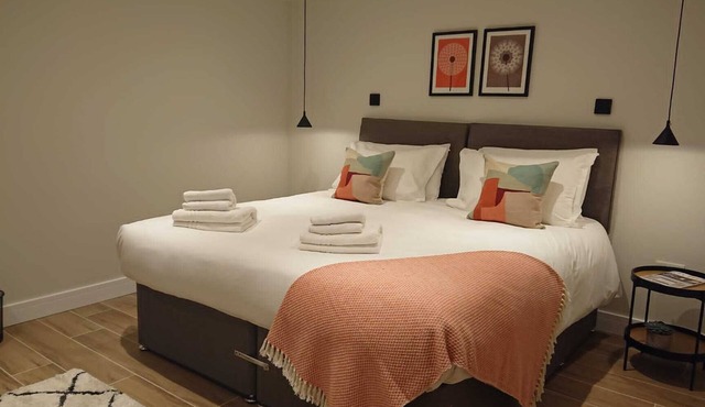 Modern Self-catering Apartment - The Holt