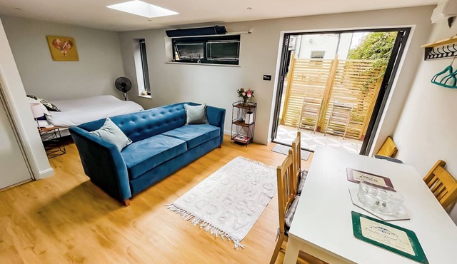 Modern Self contained Garden Studio, sleeps up to 4