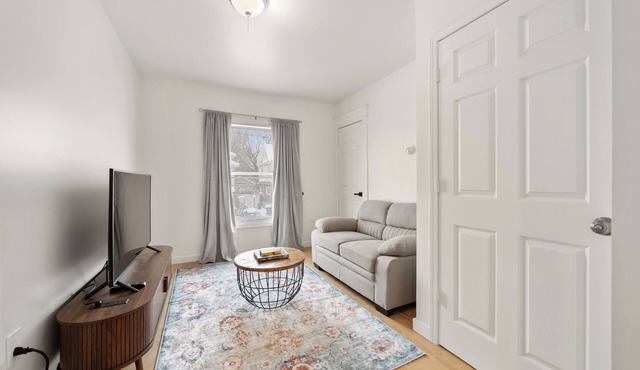 Modern Serenity Stay w/king Bed, WIFI and Central Air 1 & 1/2 baths!