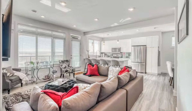 Modern Seton Townhouse AC Free Parking Sleeps 4