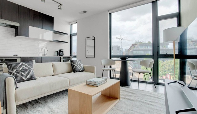 Modern Shaw 1BR w/Gym, W/D & Rooftop, near U Street bars, by Blueground