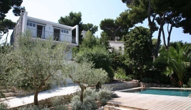 Modern simple villa in Heart of Cap d'Antibes