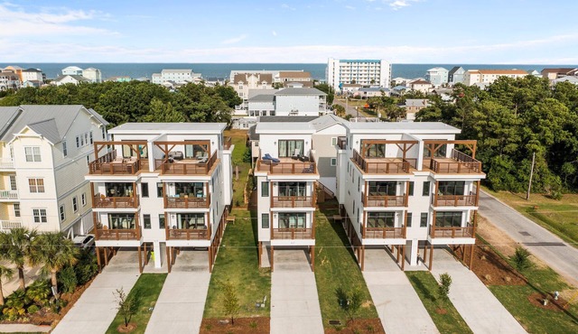 Modern Single Family Home 5 minute walk to the Beach! Linens Included!