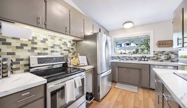 Modern Single-Level 2BR | Easy Access & Office