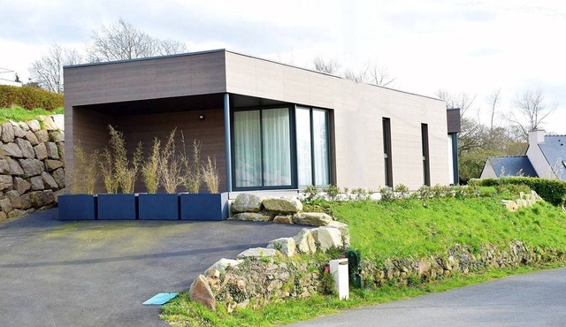 Modern Single-Level House with WiFi, Terrace, and Parking in Trégastel