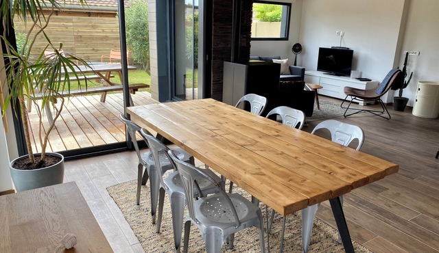 Modern single storey - private beach access