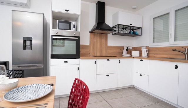 Modern single-storey villa, pets welcome.