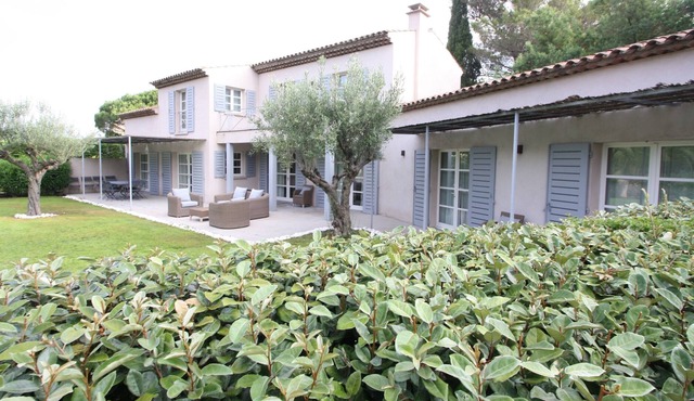 Modern six bed Villa with Pool in the centre of St Tropez.