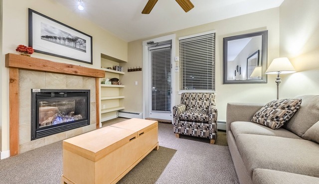 Modern Ski-in/Ski-out Studio with Convenient Access to Communal Hot Tub