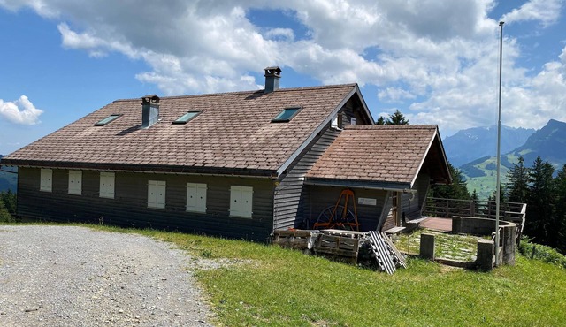 Modern ski lodge on the Wolzenalp (33 beds)