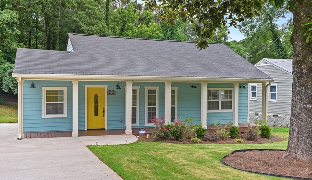 Modern Sleek Intown Atlanta Home Pet Friendly Close to all Major Attractions