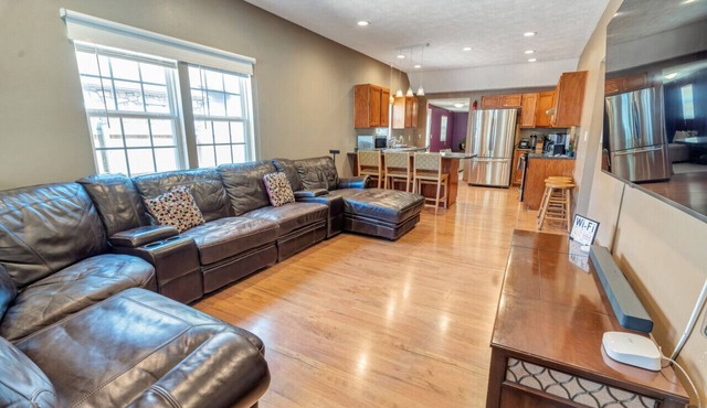 🏡 Modern SmartHome Retreat Near Downtown Springfield & MSU