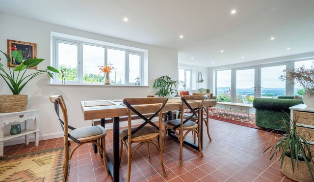 Modern Snitton Cottage & Gardens