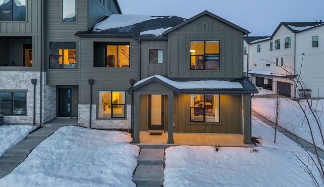 Modern Snowbasin Ski Retreat with Gorgeous Mountain Views Perfect for Families