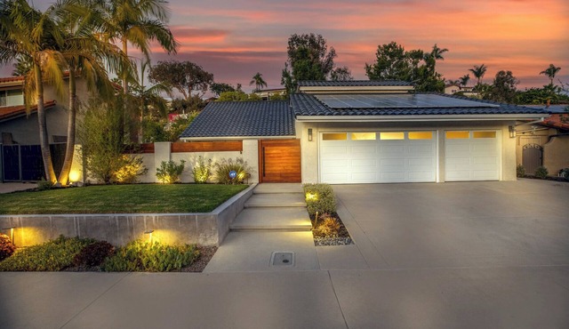 Modern SoCal Escape with Outdoor Grill & Lush Lounge Areas | Casa Cordero